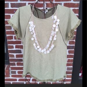 BOUTIQUE UMGEE HIGH/LOW -SCOOP-FRAYED HEM TOP